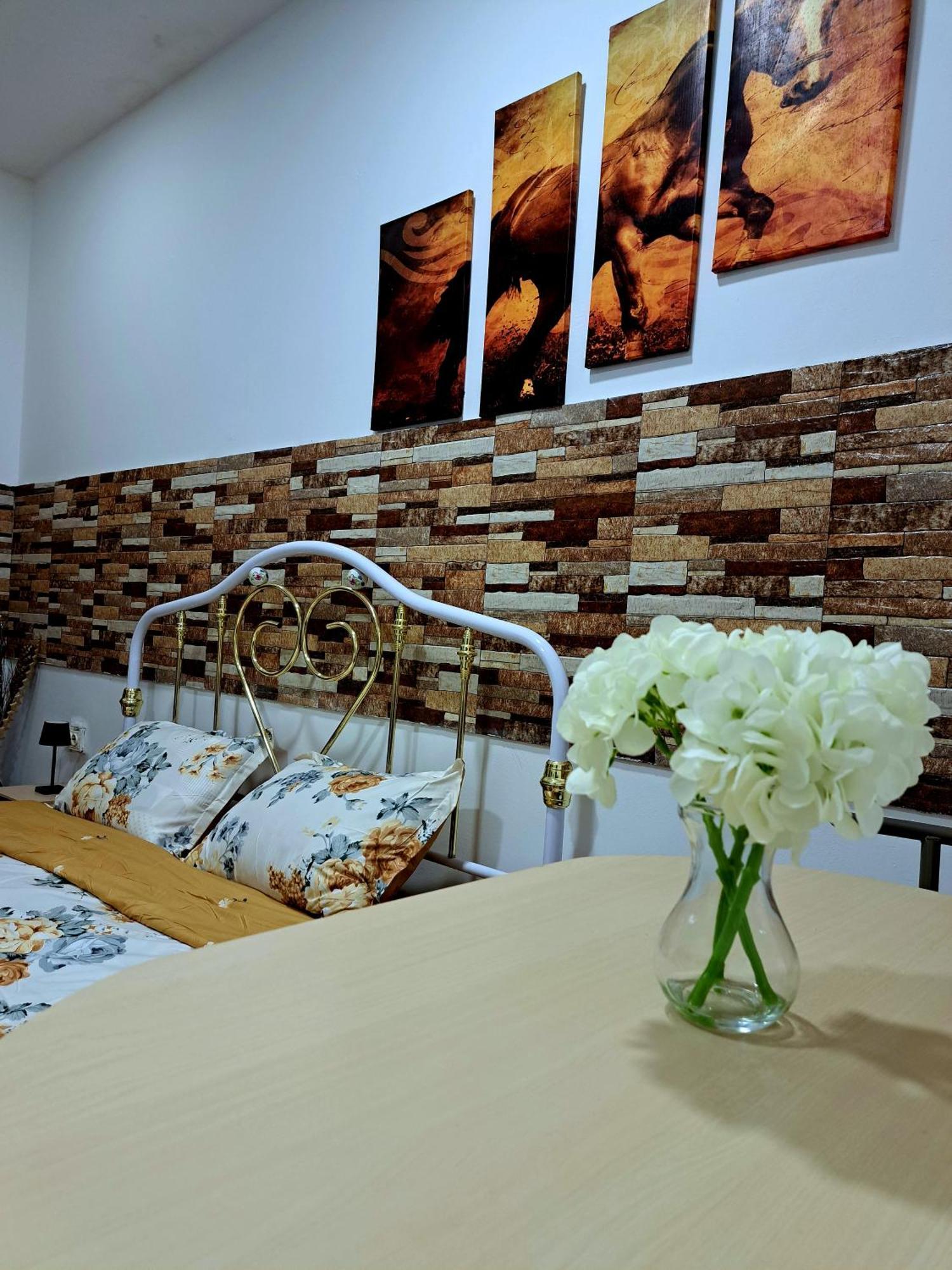 Regim Hotelier Pietonala Oradea Luaran gambar