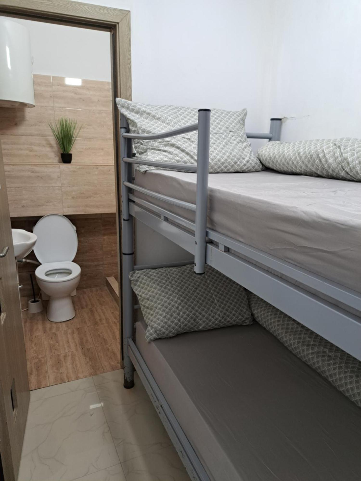 Regim Hotelier Pietonala Oradea Bilik gambar